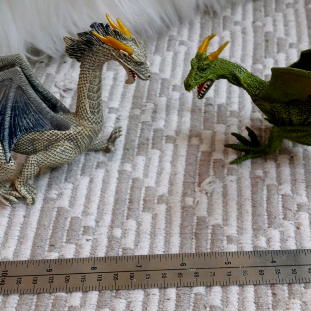 2 dragon toys